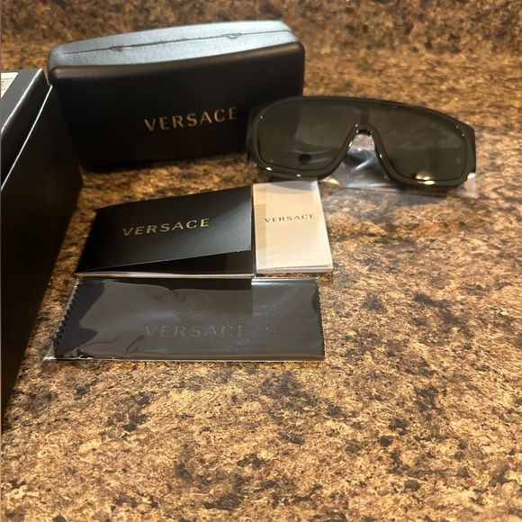Versace Sunglasses - Picture 5 of 11